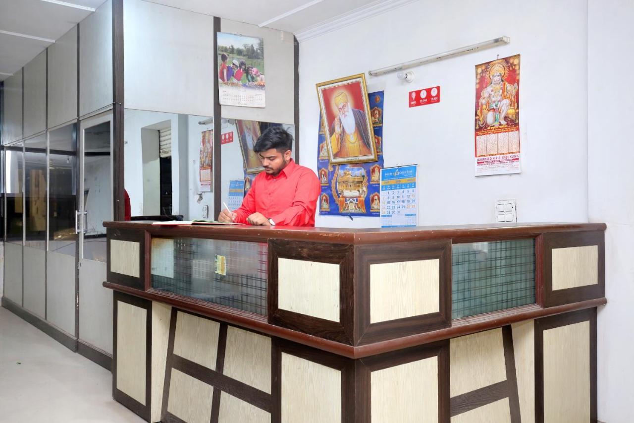 OYO 24423 Hotel Royal Sohāna Dış mekan fotoğraf