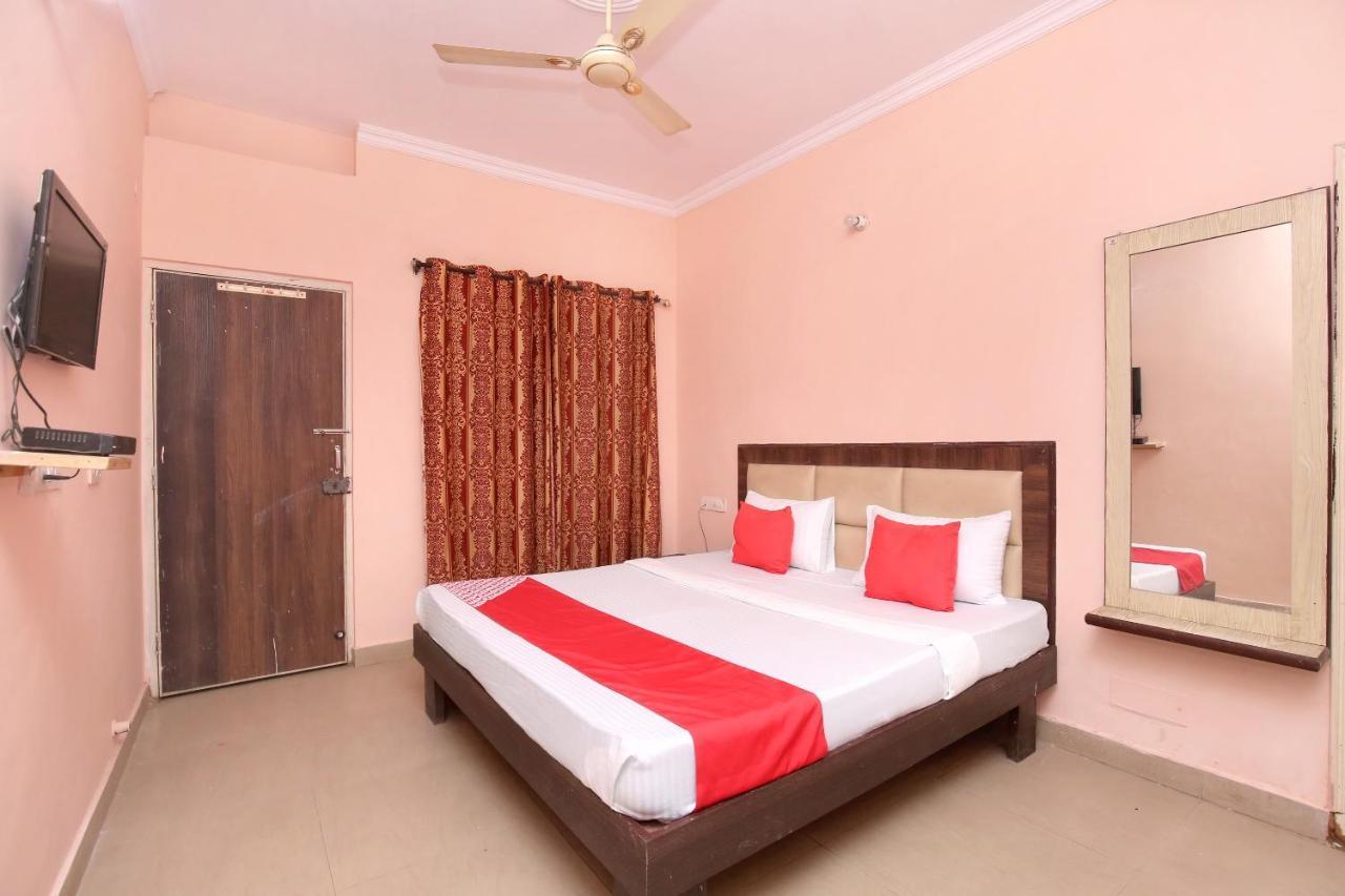 OYO 24423 Hotel Royal Sohāna Dış mekan fotoğraf