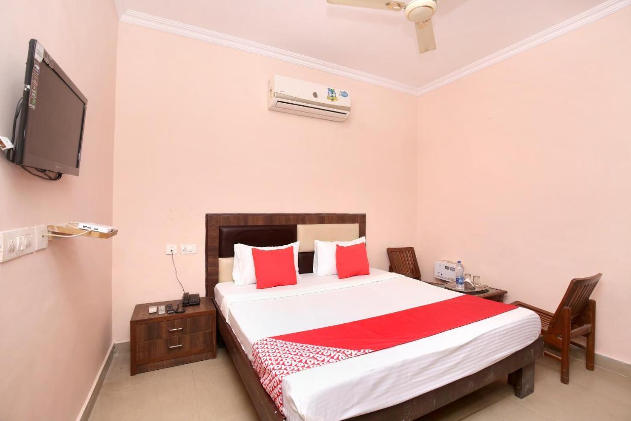 OYO 24423 Hotel Royal Sohāna Dış mekan fotoğraf