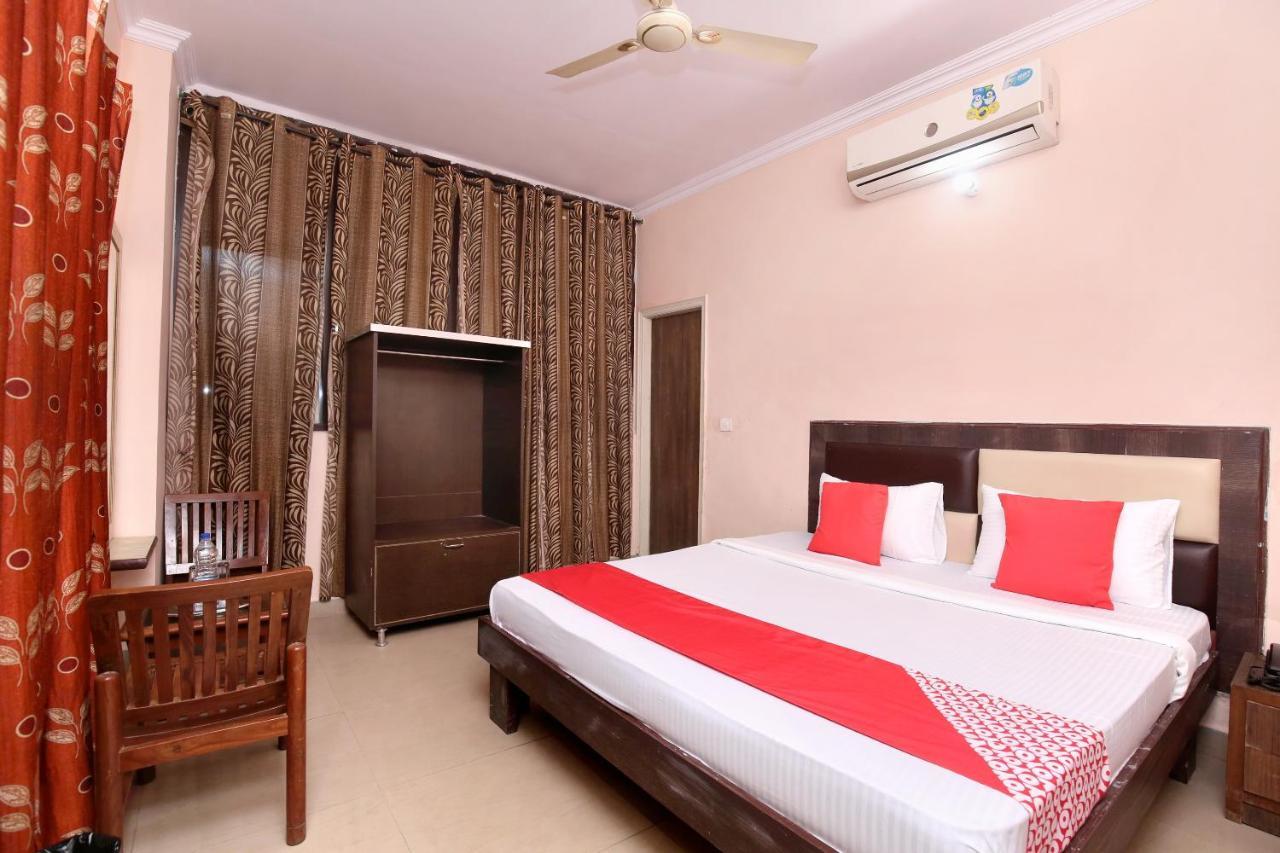 OYO 24423 Hotel Royal Sohāna Dış mekan fotoğraf