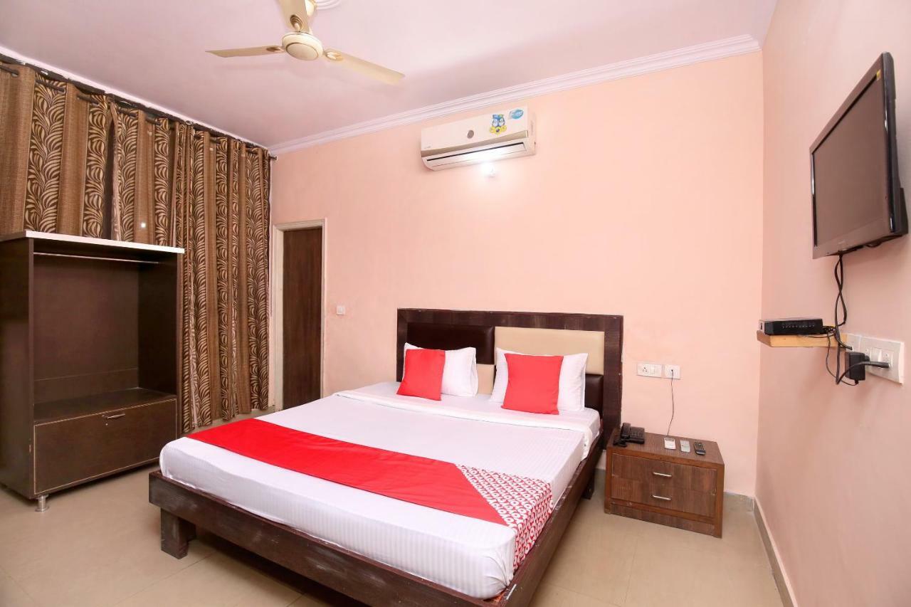OYO 24423 Hotel Royal Sohāna Dış mekan fotoğraf